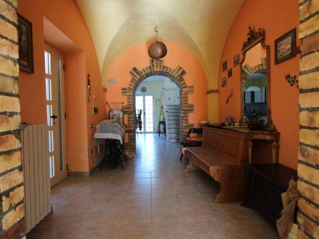 Villa Schiera in vendita a Fucignano, Civitella del Tronto