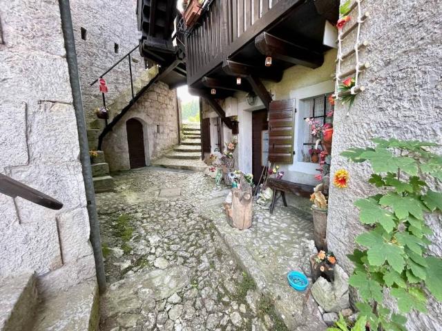 Villa Schiera in vendita a Clauzetto, Friuli-Venezia Giulia