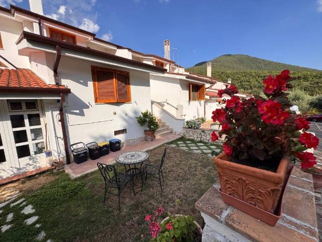 Villa Schiera in vendita a Colle San Magno, Lazio