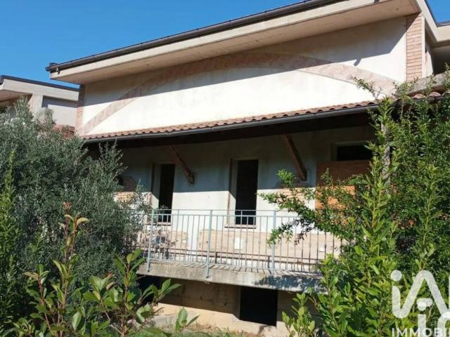 Villa Schiera in vendita a Collecorvino, Abruzzo