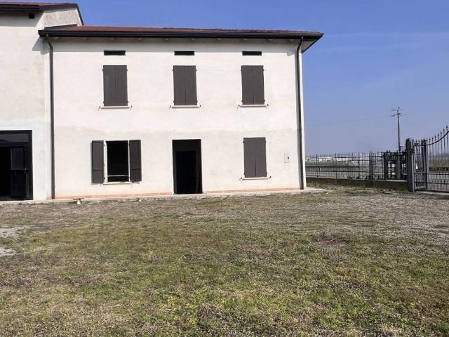 Villa Indipendente in vendita a Colorno, Parma
