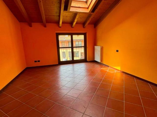Villa Schiera in vendita a Comabbio, Lombardia