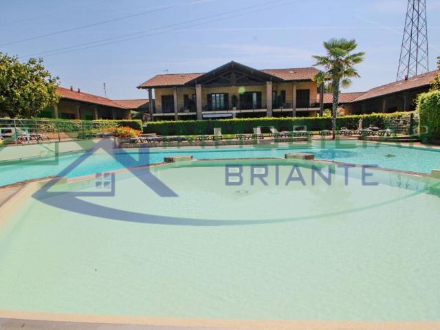 Villa Schiera in vendita a Comabbio, Lombardia