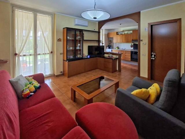 Villa Schiera in vendita a Comabbio, Lombardia