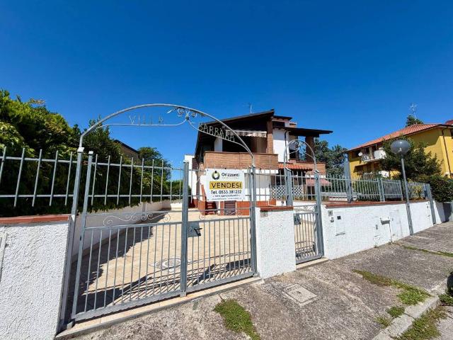 Villa Schiera in vendita a Lido di Pomposa, Comacchio