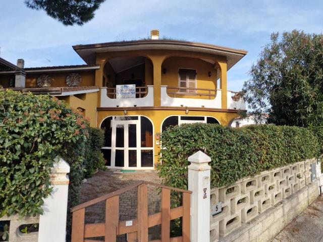 Villa Schiera in vendita a Comacchio, Reggio Emilia