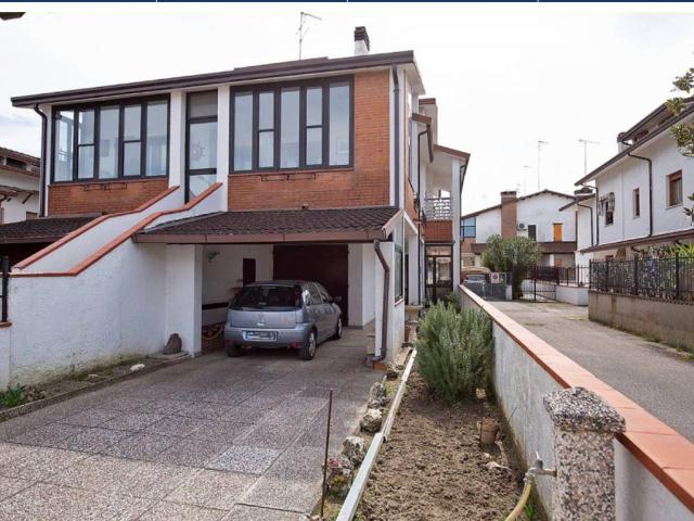 Villa Schiera in vendita a Comacchio, Reggio Emilia
