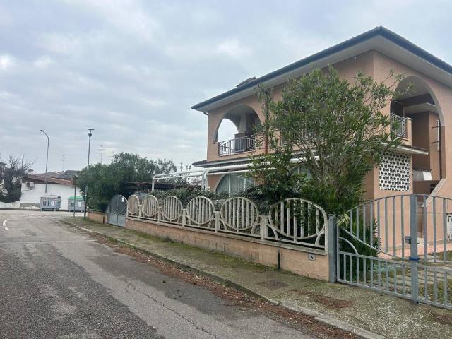 Villa Schiera in vendita a Lido di Pomposa, Comacchio