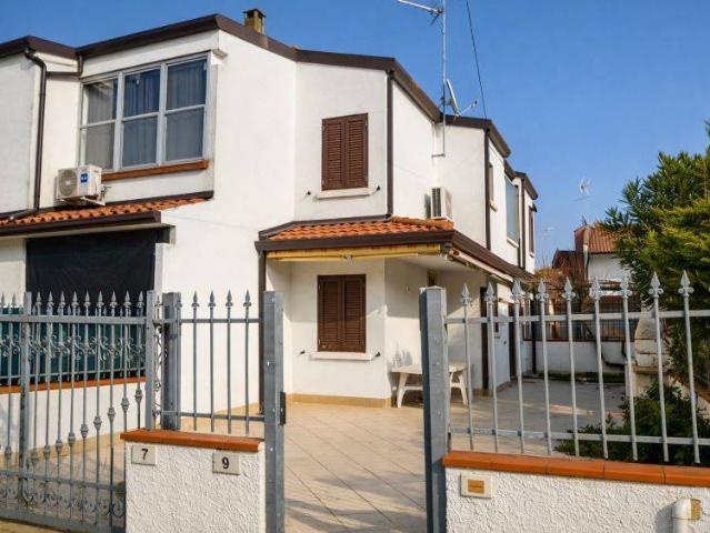 Villa Schiera in vendita a Lido di Pomposa, Comacchio