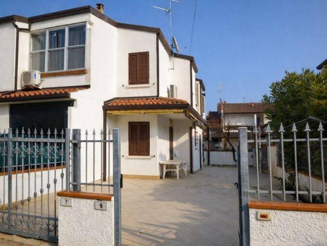 Villa Schiera in vendita a Lido di Pomposa, Comacchio