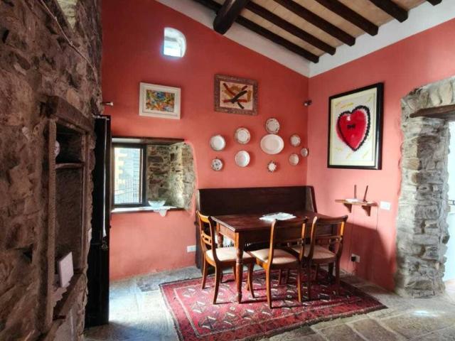 Villa Schiera in vendita a Unione di comuni Montana Lunigiana, Comano