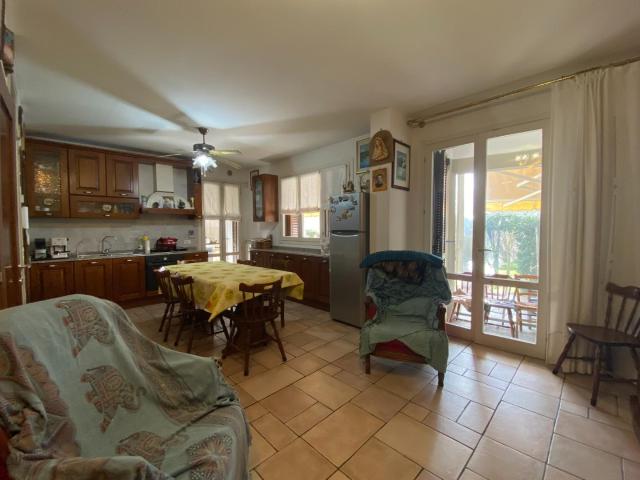 Ville Schiera in vendita a Carmignano, Comeana