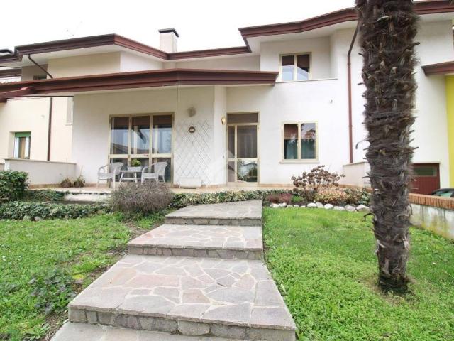 Villa Schiera in vendita a Concordia Sagittaria, Veneto