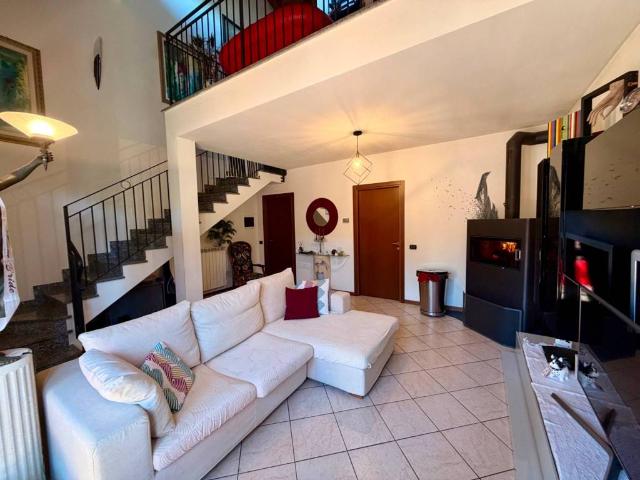 Villa Schiera in vendita a Copiano, Lombardia