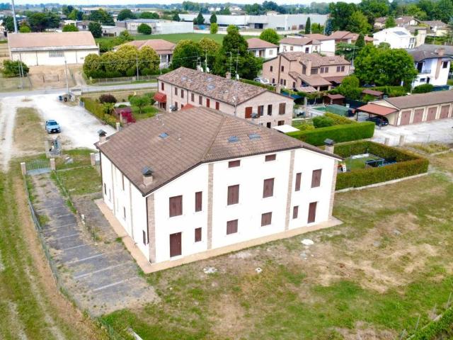 Villa Schiera in vendita a Unione Terre e Fiumi, Copparo