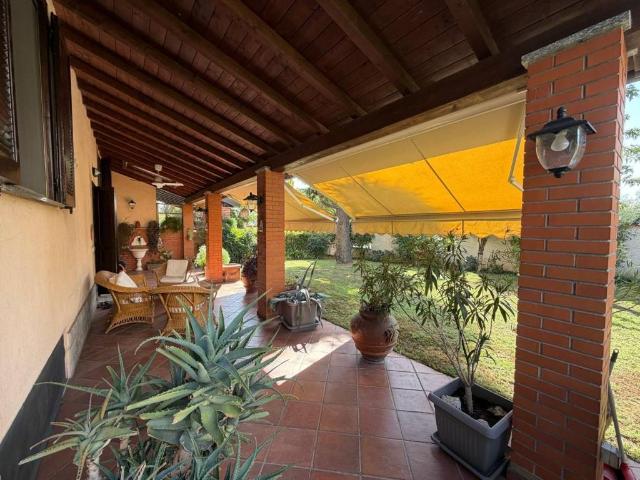 Villa Schiera in vendita a Corbetta, Lombardia
