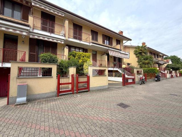 Villa Schiera in vendita a Corbetta, Lombardia