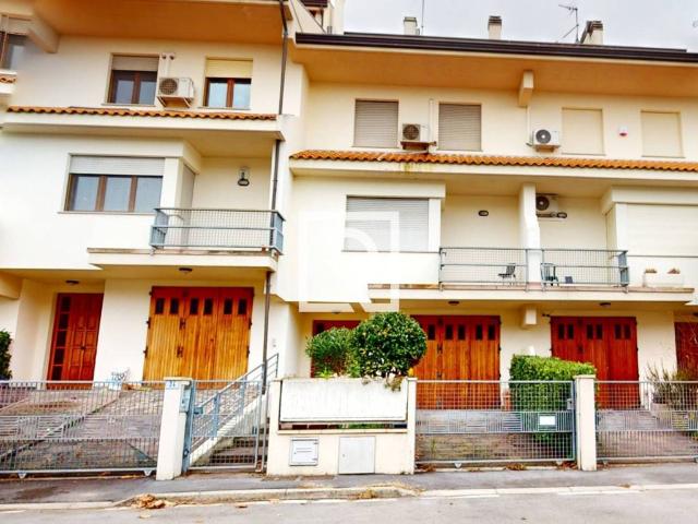 Villa Schiera in vendita a Cerasolo Ausa, Coriano