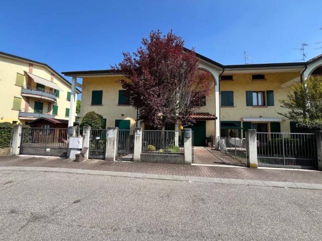 Villa Schiera in vendita a Pianura Reggiana, Re