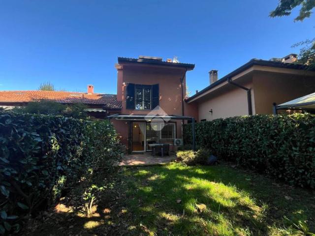 Villa Schiera in vendita a Correzzana, Lombardia