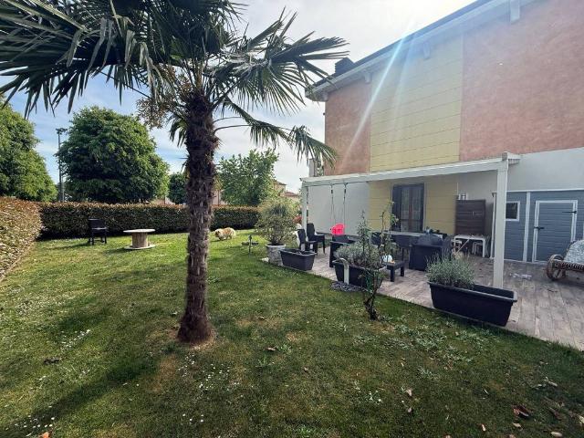 Villa Schiera in vendita a Romano Di Lombardia, Lombardia