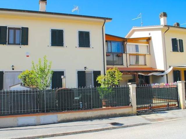 Villa Schiera in vendita a Vallone, Cortona