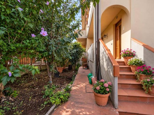 Villa Schiera in vendita a Camucia, Cortona