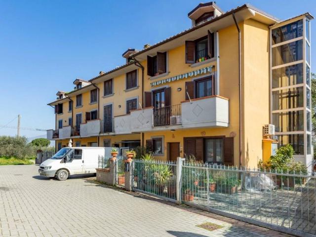 Villa Schiera in vendita a Montecchio, Cortona