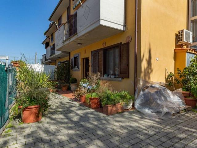 Villa Schiera in vendita a Montecchio, Cortona