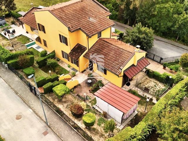 Villa Schiera in vendita a Castagna, Cossombrato