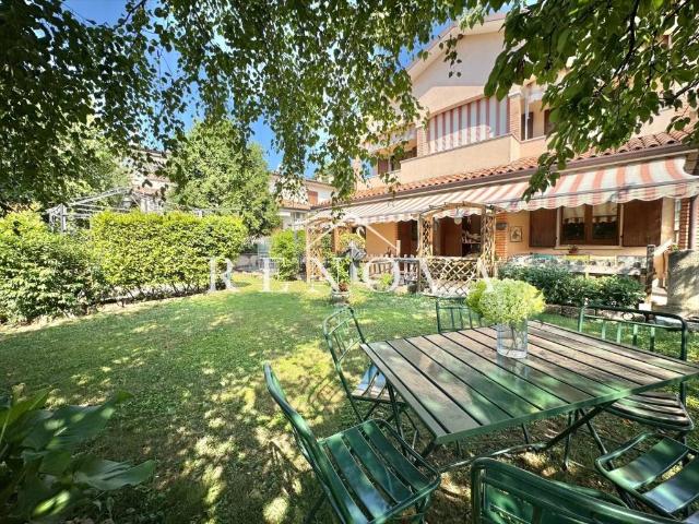Villa Schiera in vendita a Costermano, Veneto