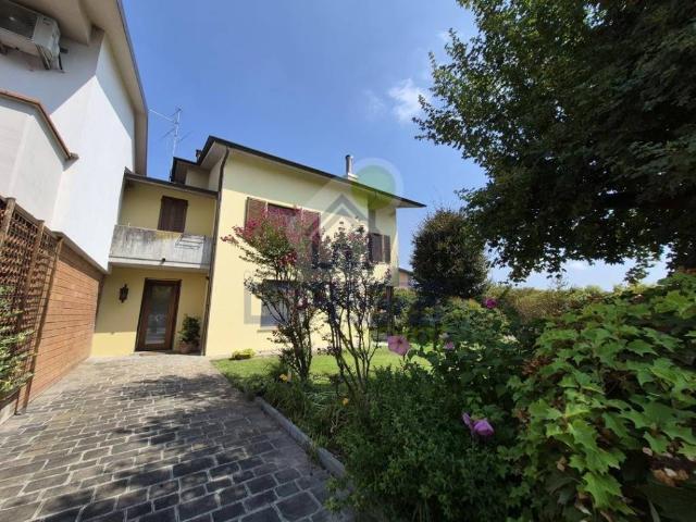 Villa Schiera in vendita a Cremona, Lombardia