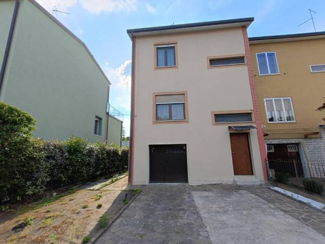 Villa Schiera in vendita a Battaglione, Cremona
