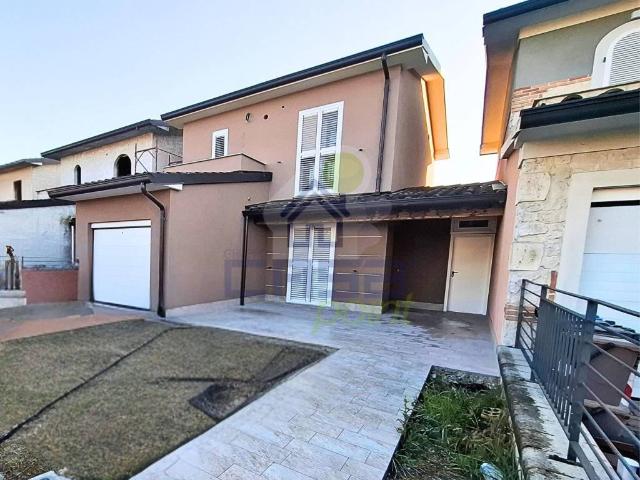 Villa Schiera in vendita a Zona Po, Cremona