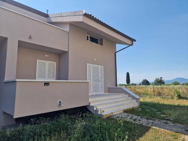 Villa Schiera in vendita a Crespina Lorenzana, Cenaia