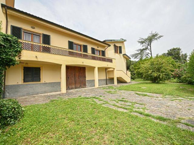Villa Schiera in vendita a Crespina Lorenzana, Cenaia