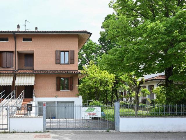 Villa Schiera in vendita a Unione Terre d'Acqua, Crevalcore