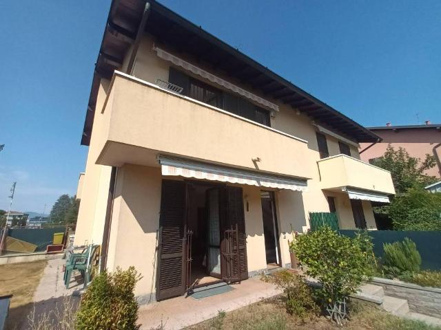 Villa Schiera in vendita a Crosio Della Valle, Lombardia