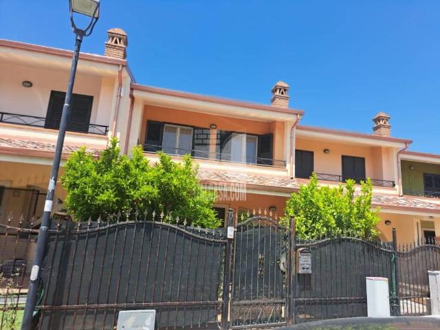 Villa Schiera in vendita a Calabria, Crotone