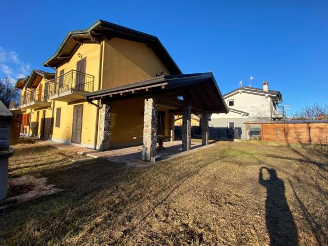 Villa Schiera in vendita a Comunità Montana del Piambello, Cugliate Fabiasco