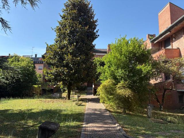 Ville Schiera in vendita a Cusano Milanino, Quartiere Regina Elena