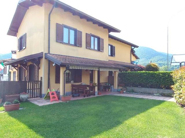 Villa Schiera in vendita a Vergobbio, Cuveglio