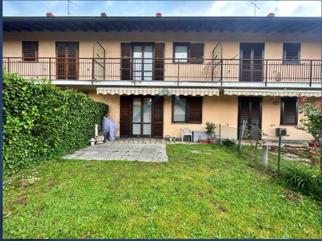 Villa Schiera in vendita a Daverio, Lombardia