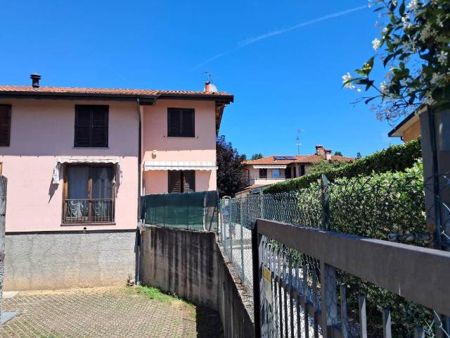 Villa Schiera in vendita a Daverio, Lombardia