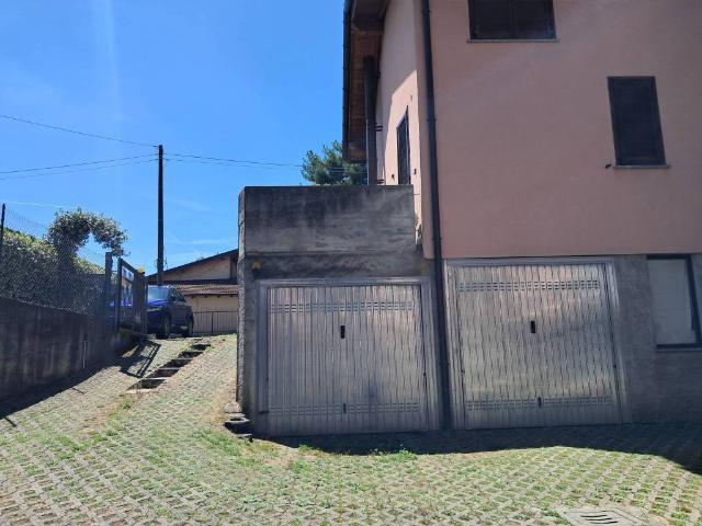 Villa Schiera in vendita a Daverio, Lombardia