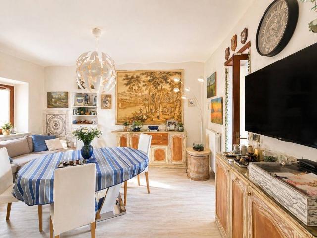 Villa Schiera in vendita a Daverio, Lombardia