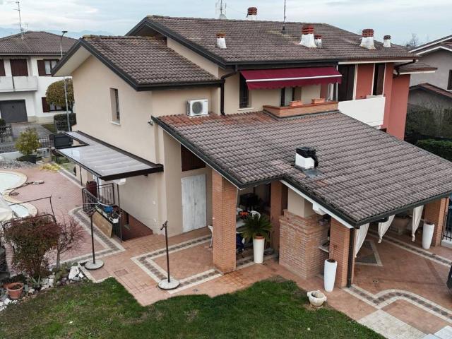 Villa Schiera in vendita a Dello, Corticelle Pieve