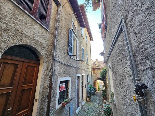Villa Schiera in vendita a Dervio, Lombardia