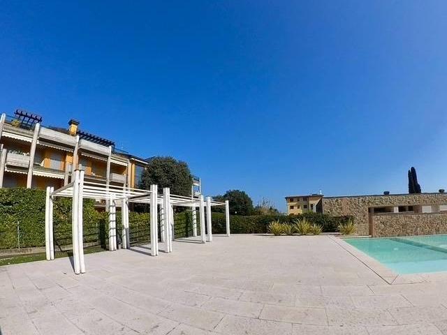 Villa Schiera in vendita a Rivoltella del Garda, Desenzano Del Garda