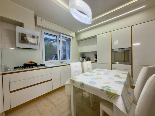 Villa Schiera in vendita a Rivoltella del Garda, Desenzano Del Garda